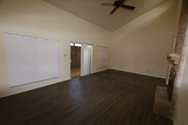 Building Photo - 15819 Spruce Point Dr