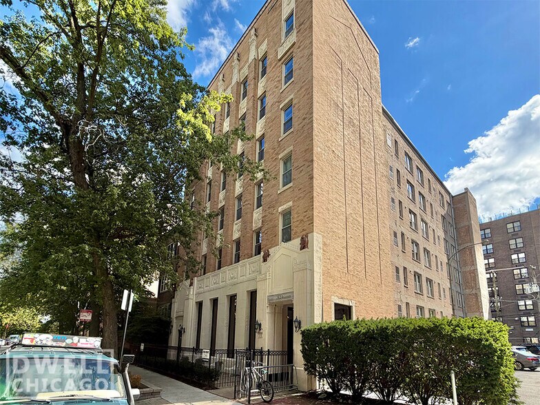 Building Photo - 901 W Carmen Ave