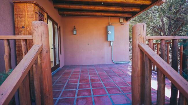 Building Photo - Historic Eastside Retreat on Canyon Rd.