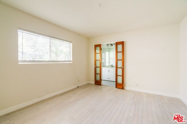Building Photo - 141 N Clark Dr