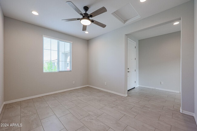 Building Photo - 2031 W Bramble Berry Ln