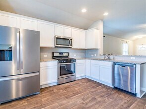 Building Photo - 392 Blue Sage Dr