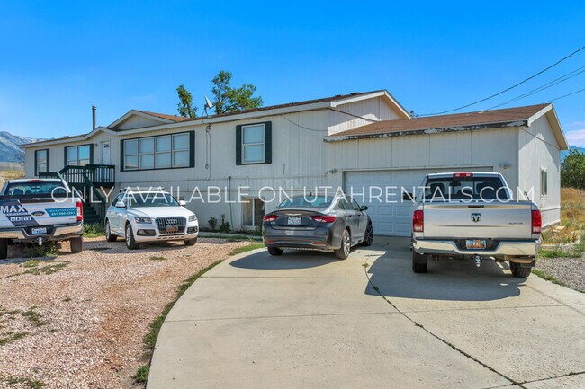 Primary Photo - 1040 W State St