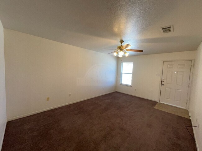 Building Photo - 1006 Circle M Dr