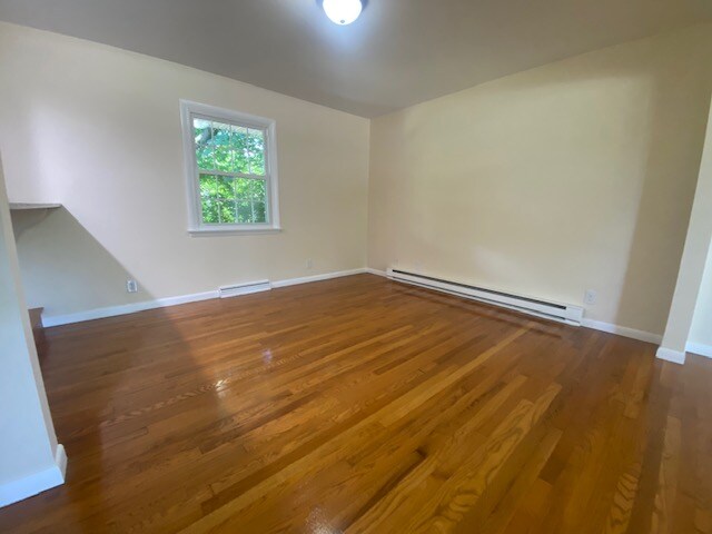 Building Photo - 220 Garland Dr