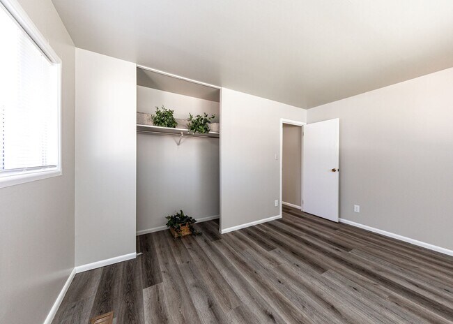 Building Photo - Newly Remodeled 3 Bedroom Home in Central Location