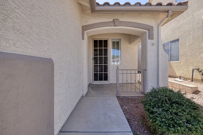 Building Photo - Single Story Home @ Buffalo/Desert Inn  1 Story - 2 Bedrooms + Den