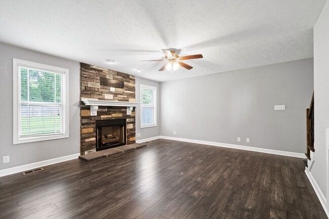 Building Photo - Gorgeous Single-Family with a Bonus Room & Large Fenced Backyard!