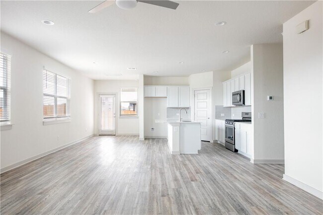 Building Photo - 101 Parryi Cove