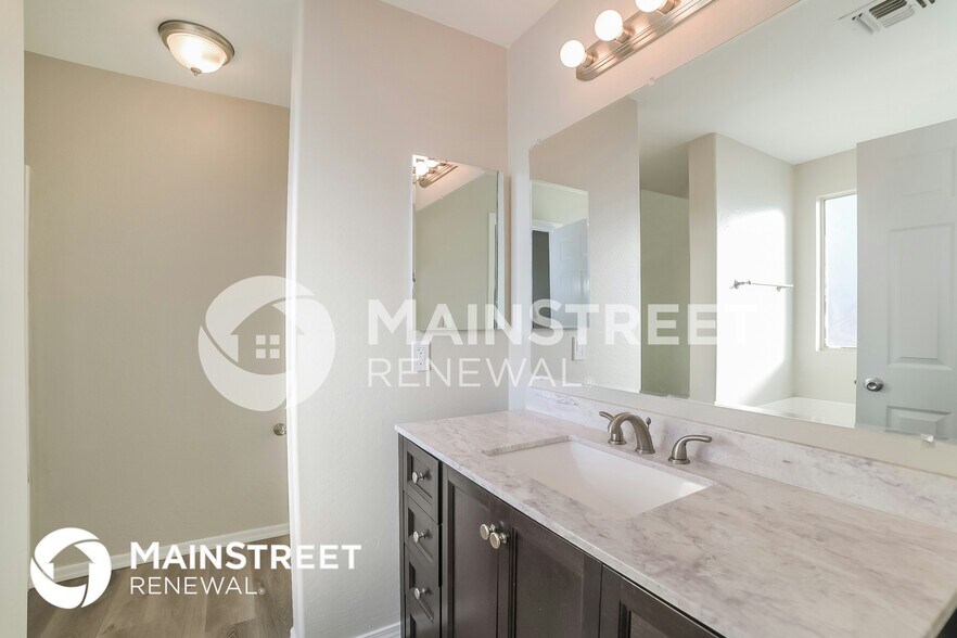 Building Photo - 11216 W Pierson St