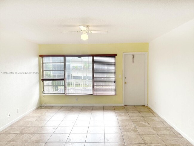 Building Photo - 1460 NE 169th St