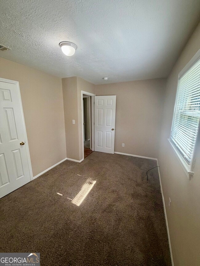 Building Photo - 814 Crestwood Terrace