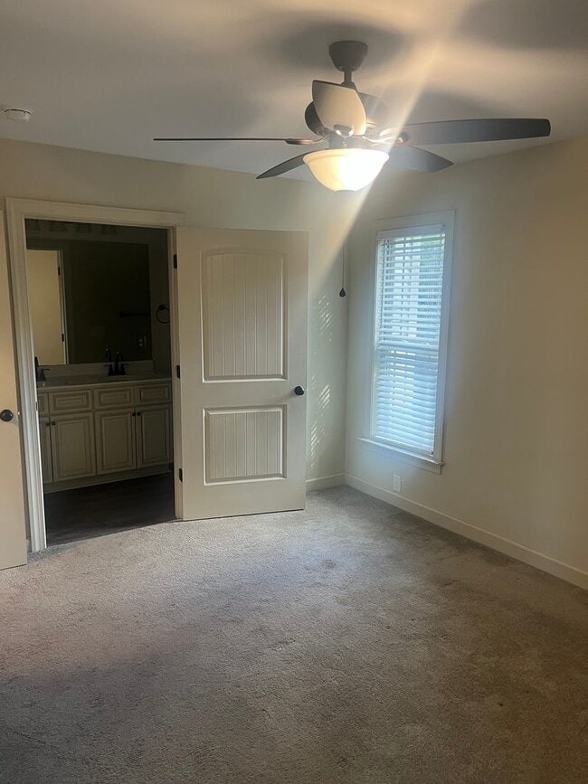 Building Photo - Beautiful Gem in the Heart of Angier!