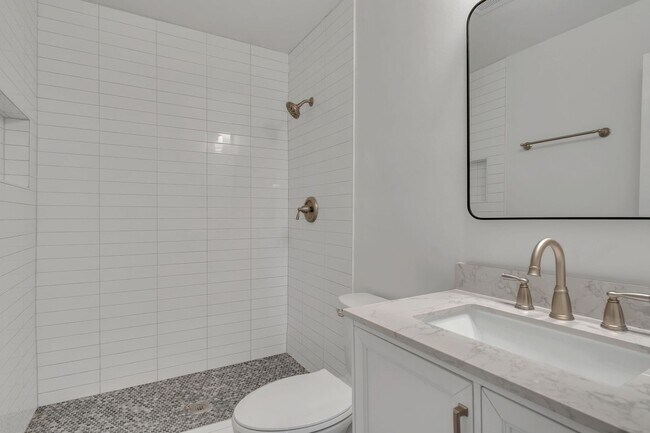 Building Photo - Incredible Fully-Updated 3 Bedroom Home wi...