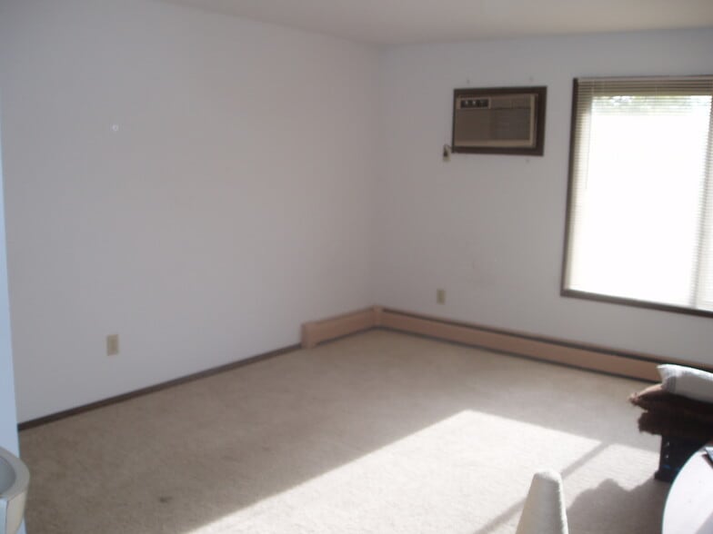 Building Photo - Indrive Apartments