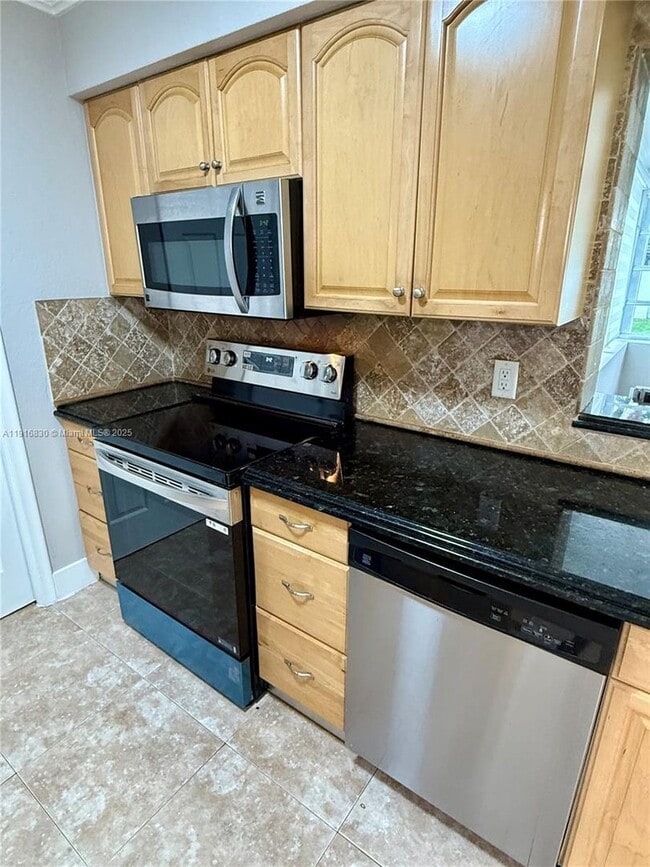 Building Photo - 216 SE 5th St