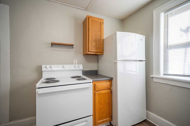 Building Photo - 1451 N 6th St