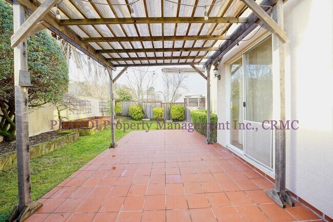 Building Photo - 14 Pizarro Ave