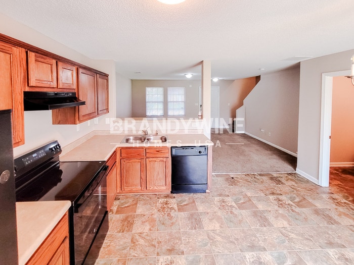 Building Photo - 7799 Birdwood Dr