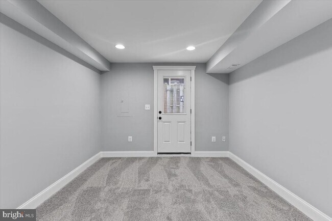 Building Photo - 616 Hyson St