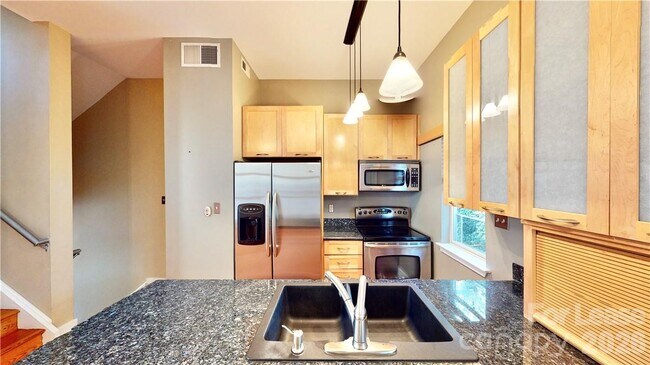 Building Photo - 2062 Atherton Heights Ln