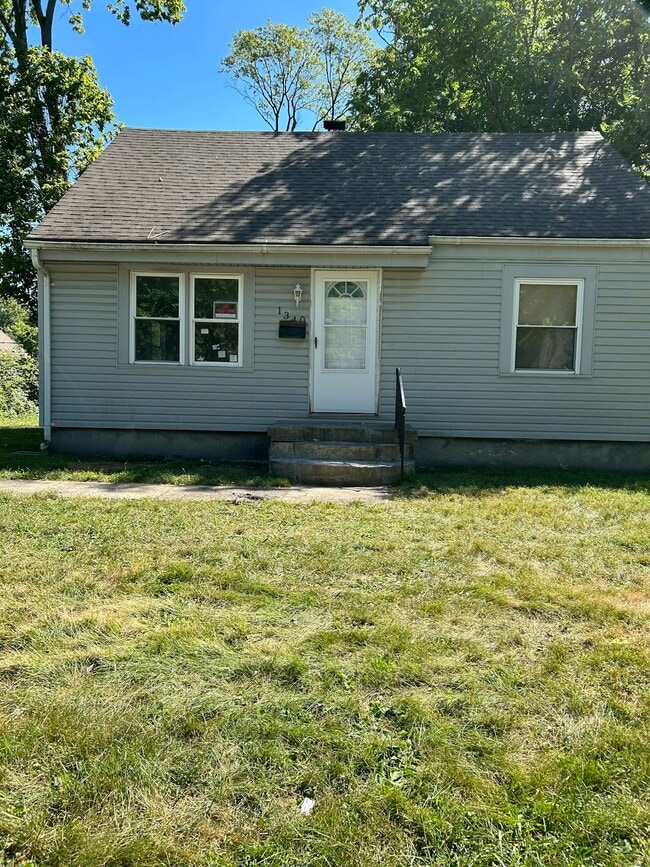 Primary Photo - 1340 Kingsley Ave