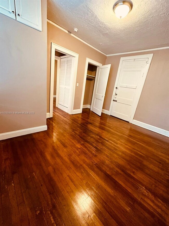 Building Photo - 344 Mendoza Ave