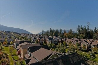 Building Photo - Welcome home to Starpointe at Issaquah Highlands