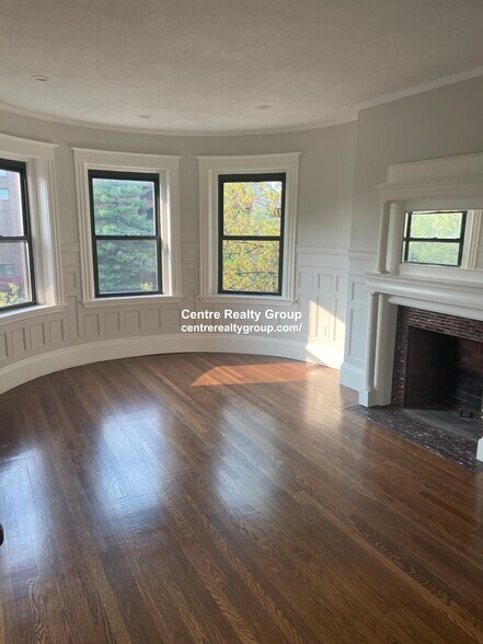 Building Photo - 1855 Beacon St