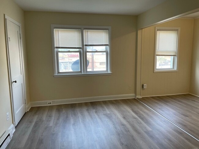 Building Photo - 910 E Patapsco Ave