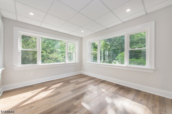 Building Photo - 31-37 Oak Grove Rd