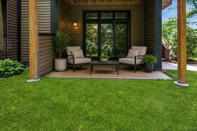Building Photo - 13831 Amiot Dr