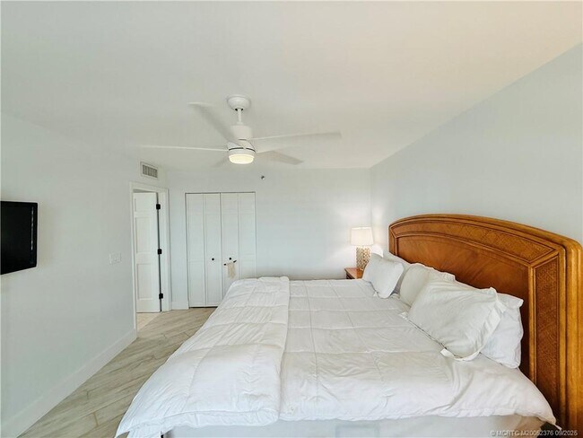 Building Photo - 8800 S Ocean Dr