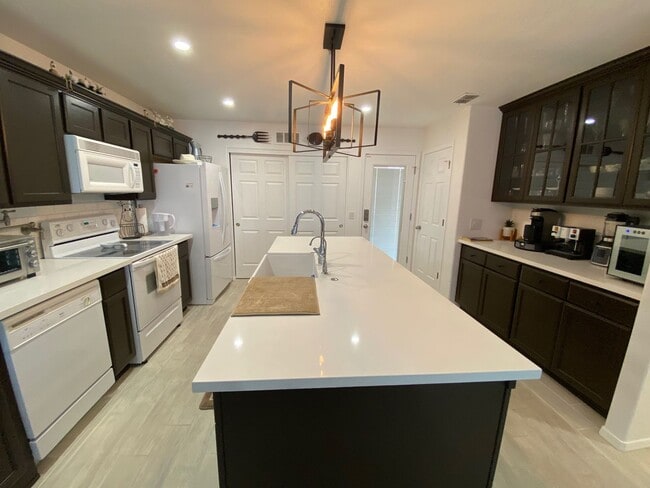 Building Photo - 3045 Palisades Dr