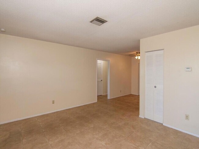 Building Photo - 226 SW Reynolds Ave