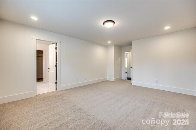 Building Photo - 1233 Eastway Dr