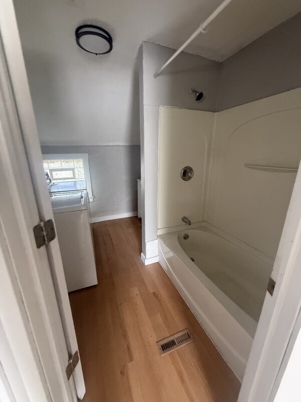 Building Photo - 4067 E 57th St