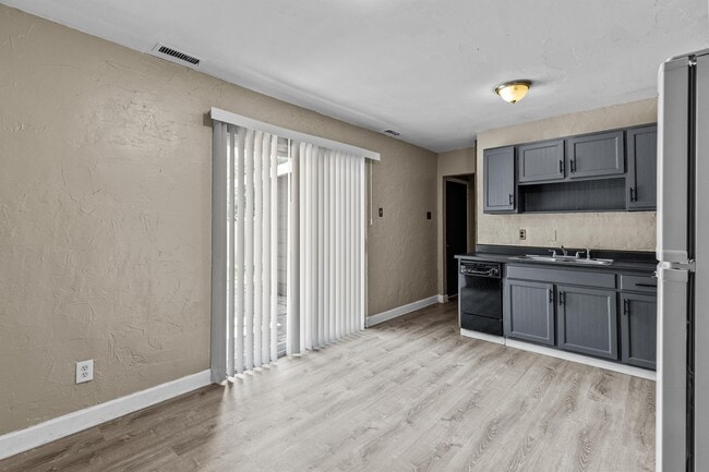 Building Photo - 1395 Bluebird Dr