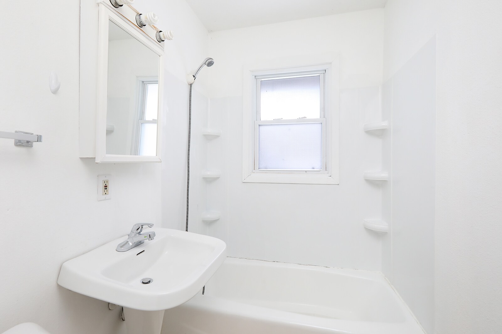 Building Photo - 2537 Lynner Dr