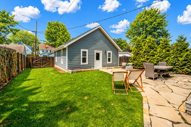 Building Photo - 4445 N Frederick Ave