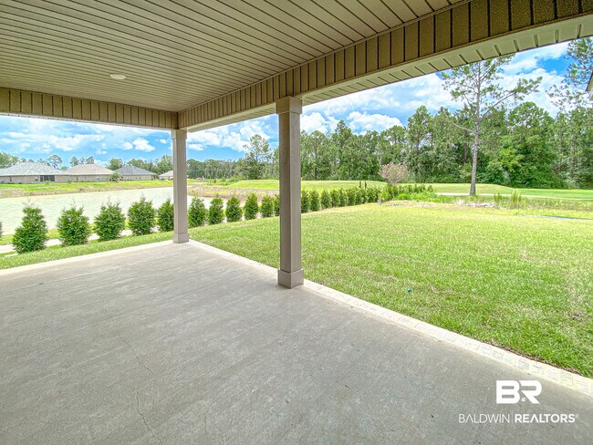 Building Photo - 10078 Lakeview Dr