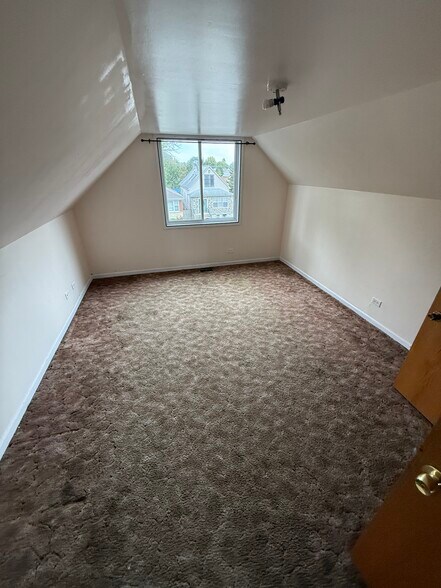 Building Photo - 6119 W Giddings St