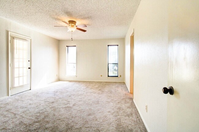 Building Photo - 758 Brighton Ln