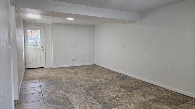 Building Photo - 4 Bedroom Bench Home Fully Remodeled