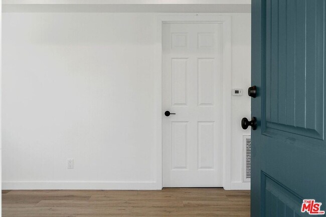 Building Photo - 508 E Palmer Ave