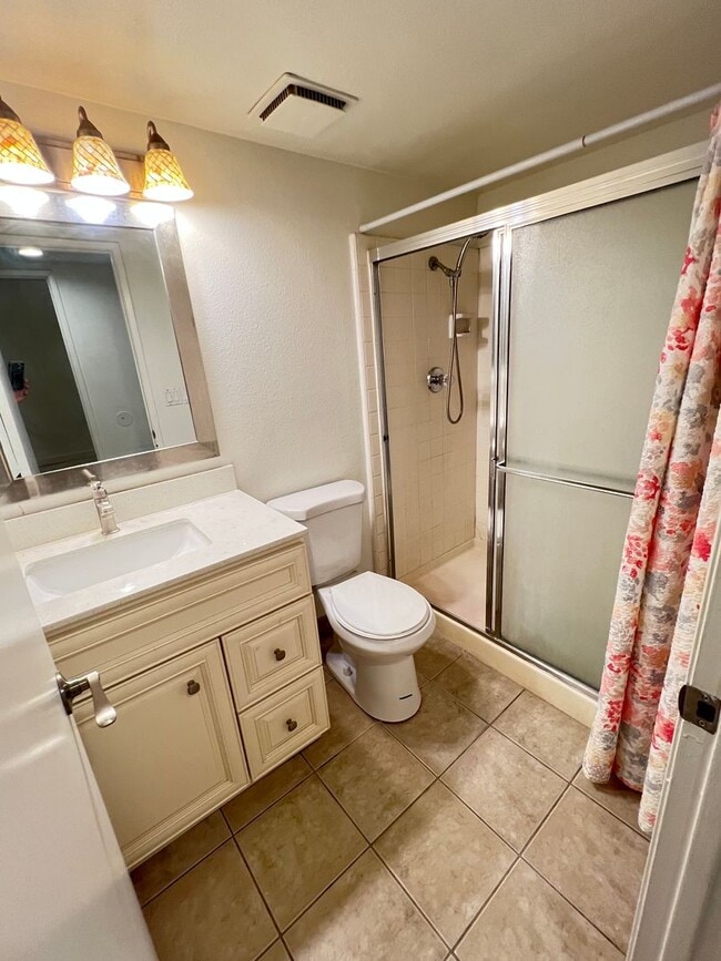 Building Photo - Lovely 4 Bed 3 Bath Brea Home With SOLAR