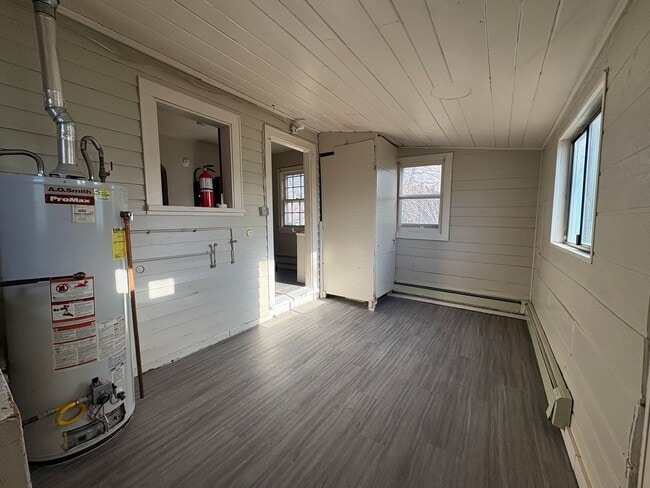 Building Photo - Centrally Located 3 bedroom home