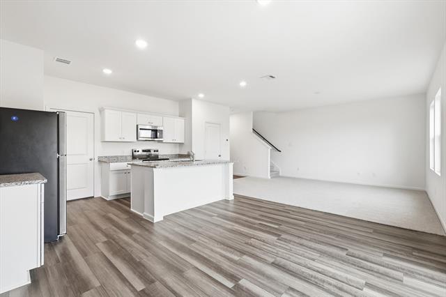 Building Photo - 2120 Mdw Pk Dr