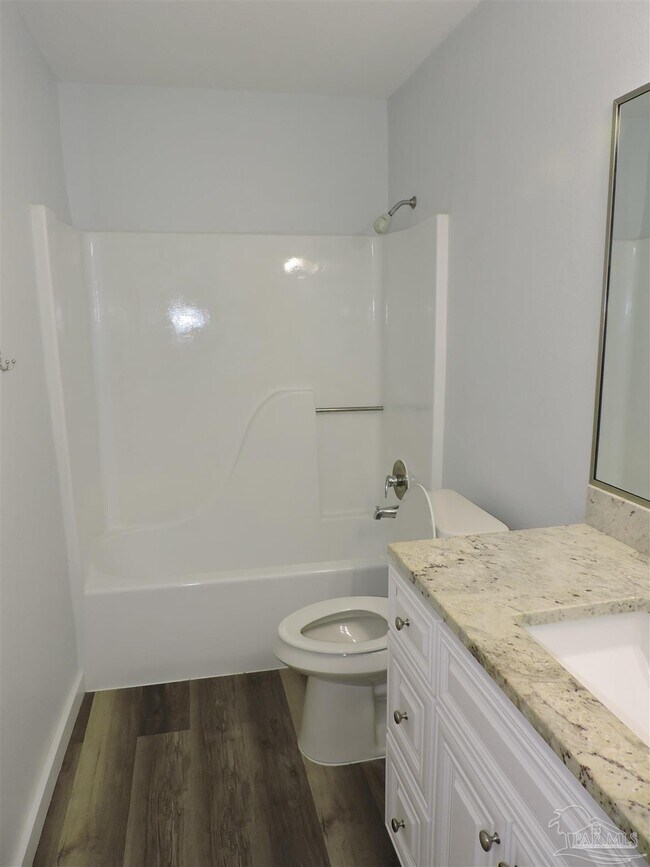 Building Photo - 526 Briarwood Dr