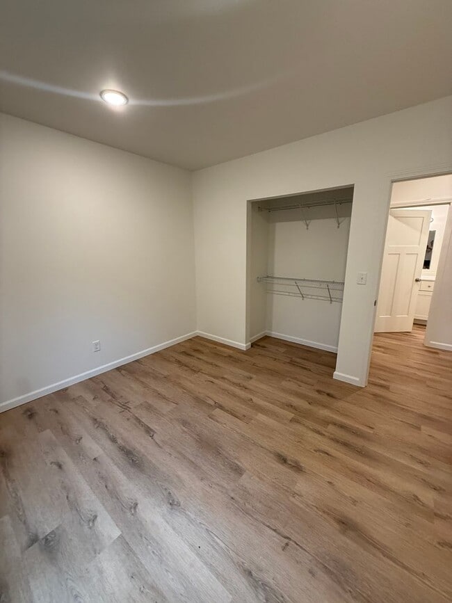 Building Photo - 2 Bedroom 1 Bathroom Apartment